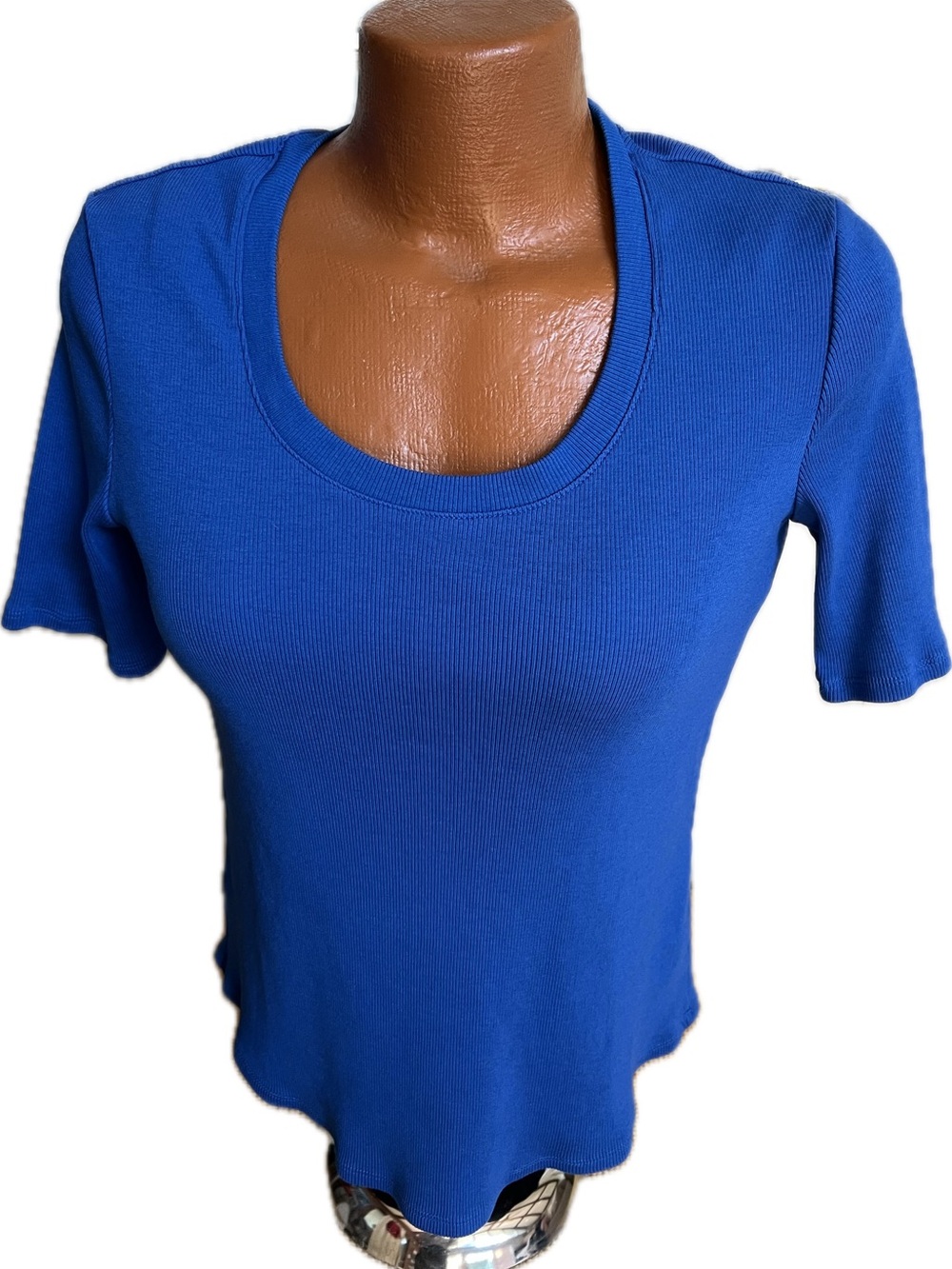 Chico’s brilliant blue ribbed scooped neck short sleeved top size 2 / L 12